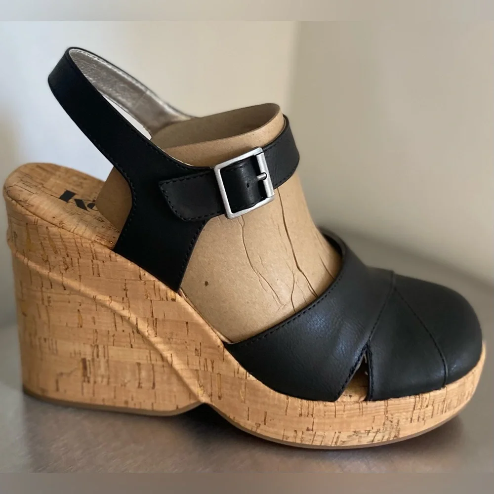 KORKS..WOMENS Black Leather Wedge Sandals